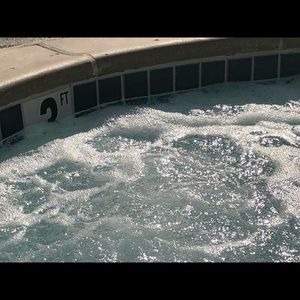 Meet your Posher, Laurie